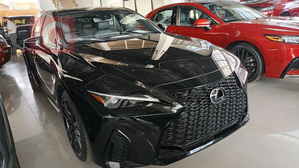 Lexus IS